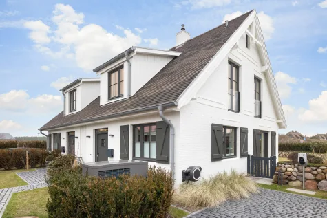 Exklusive Doppelhaushälfte direkt hinter der Düne zum Weststrand (Hausteil 2/Dauerwohnung) - Titelbild (17400)