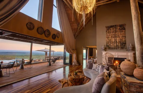 iSanti Big-5 Game Reserve and Magic Hills Private Collection auf einer Fläche von unglaublichen 167 Quadratkilometern in Südafrika! - Sky Lodge Lounge 1 (16806)
