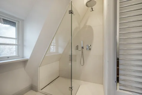 Exklusives Neubau-Reetdachhaus in Morsum mit phantastischem Weitblick - Dusche (17773)