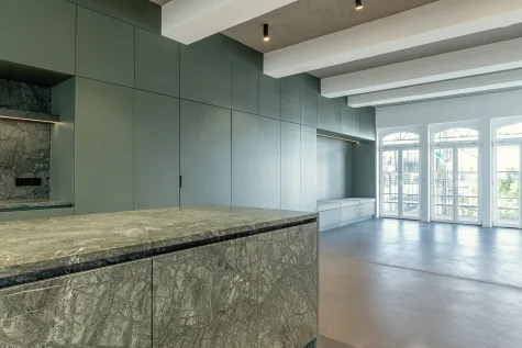 Historischer Charme mit modernem Loft-Design – entworfen von Sigurd Larsen - Countertop and View to the Dining area (18561)