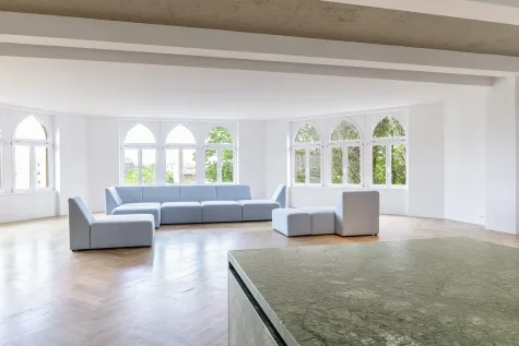 Historischer Charme mit modernem Loft-Design – entworfen von Sigurd Larsen - Living Area (18556)