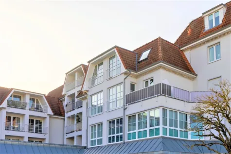 2 Zim. ETW mit Südbalkon nahe westlicher Strandpromenade - Hausansicht (16215)