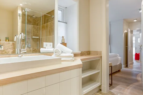 Historisches Flair, moderner Komfort – Ihre Ferienwohnung in Alt-Westerland - Bad mit Sauna (17748)