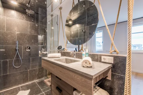 Es gibt Häuser am Wasser. Und es gibt dieses. Ferienhaus Oyster Bay - Bild (18069)