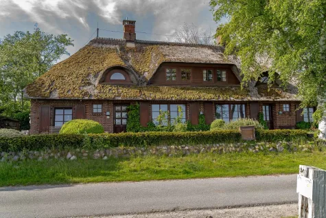 VERKAUFT: Real geteilte, historische und im Bau befindliche Doppelhaushälfte mit traumhaften Wattblick - Bild (16931)