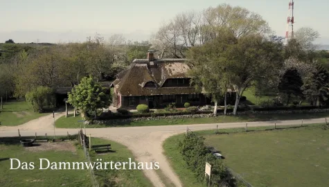 VERKAUFT: Real geteilte, historische und im Bau befindliche Doppelhaushälfte mit traumhaften Wattblick - Bild (16935)