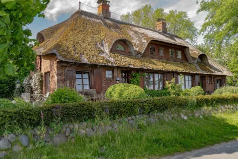 VERKAUFT: Real geteilte, historische und im Bau befindliche Doppelhaushälfte mit traumhaften Wattblick - Bild (16929)