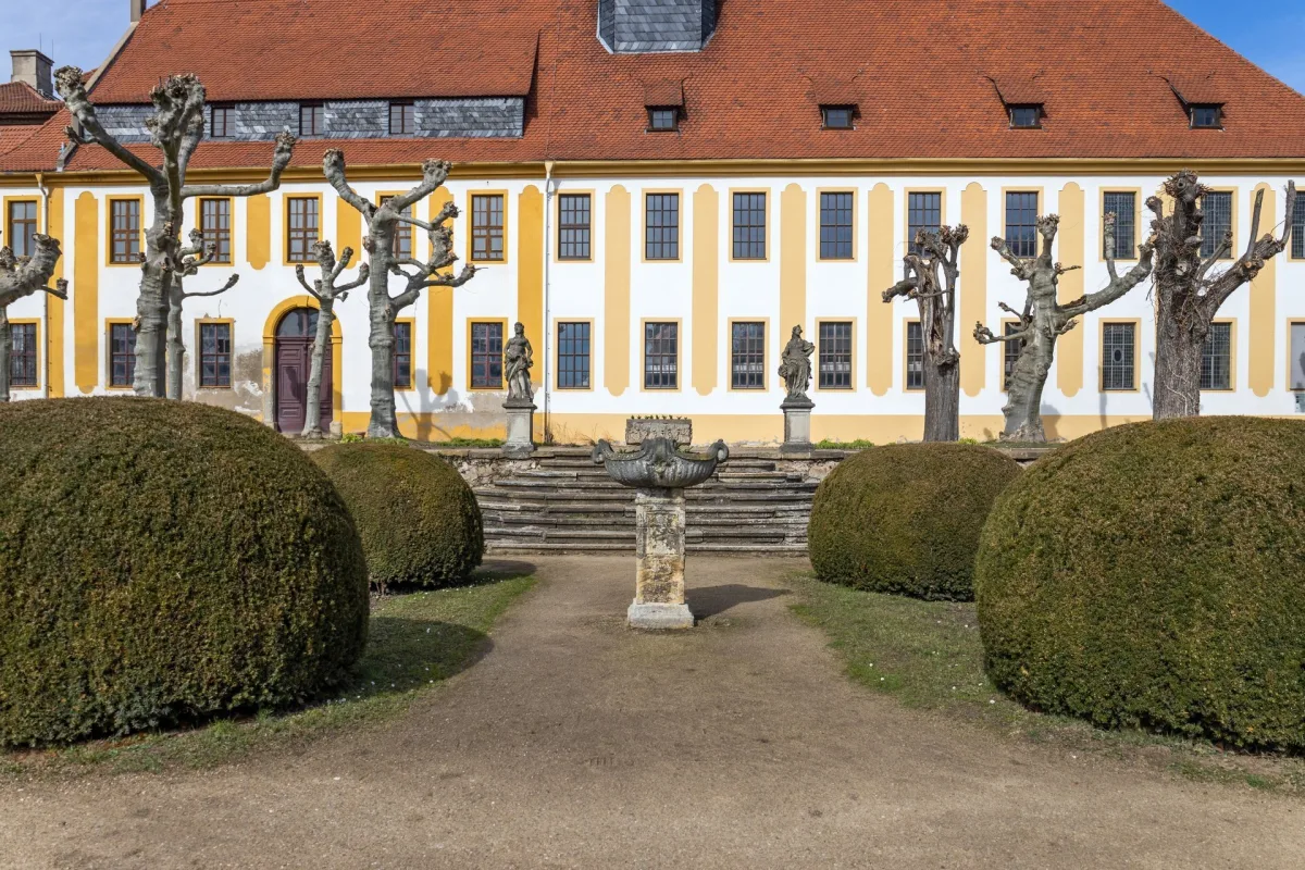 Ansicht Schloß Seußlitz vom Schloßgarten aus
