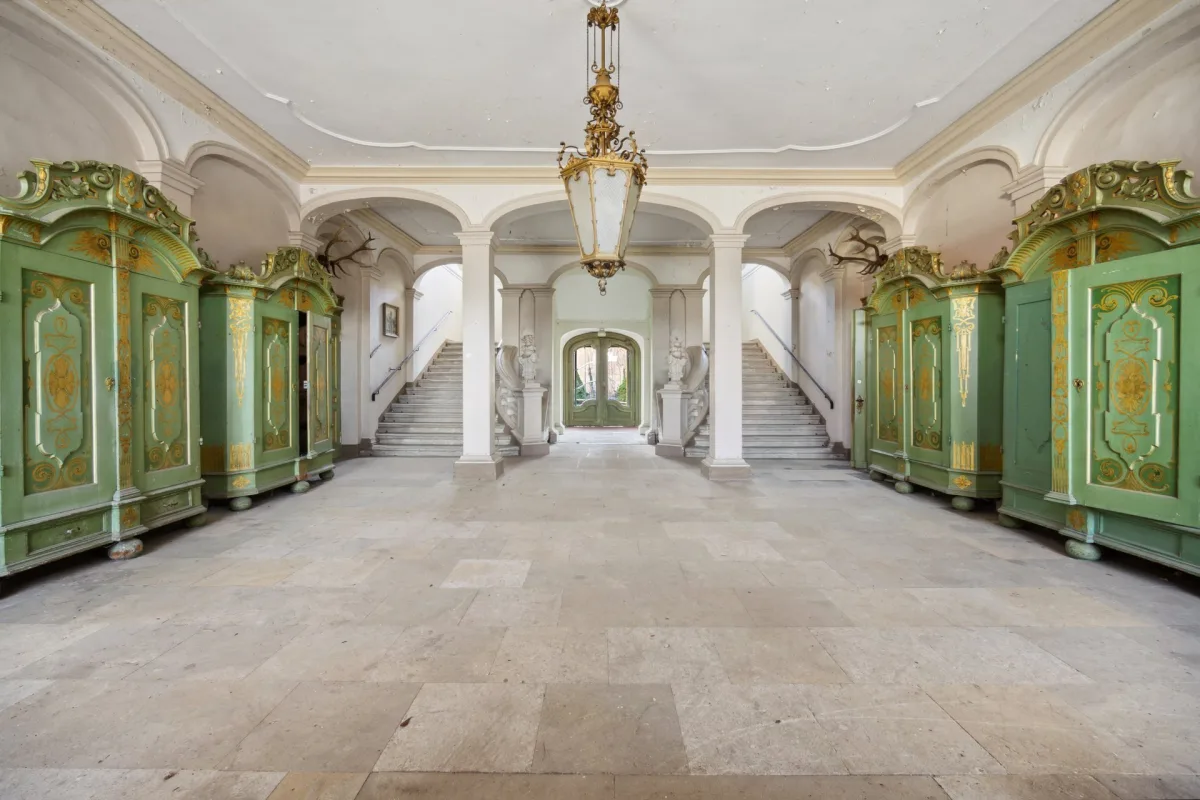 imposante Empfangshalle Schloß Seußlitz