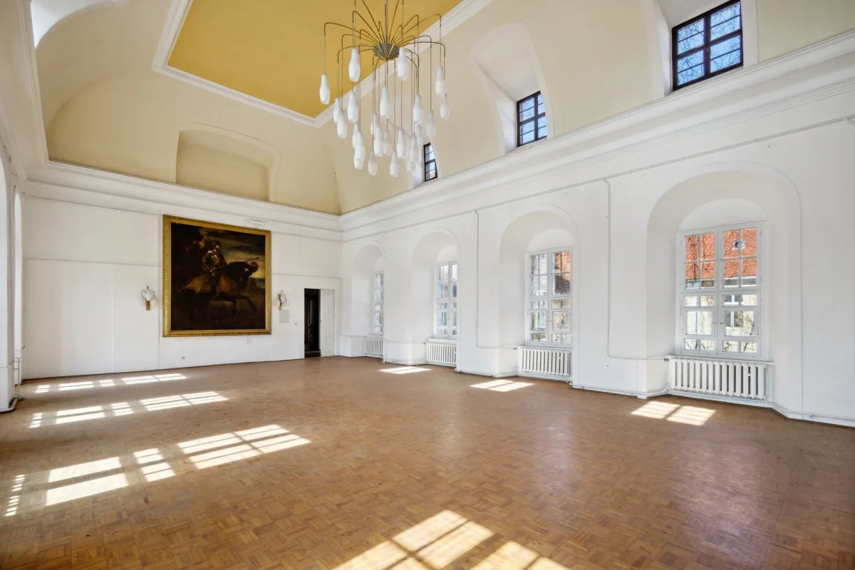 Ballsaal mit Kronleuchter Schloß Seußlitz